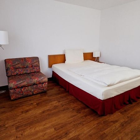 Apart Hotel Sehnde Bagian luar foto