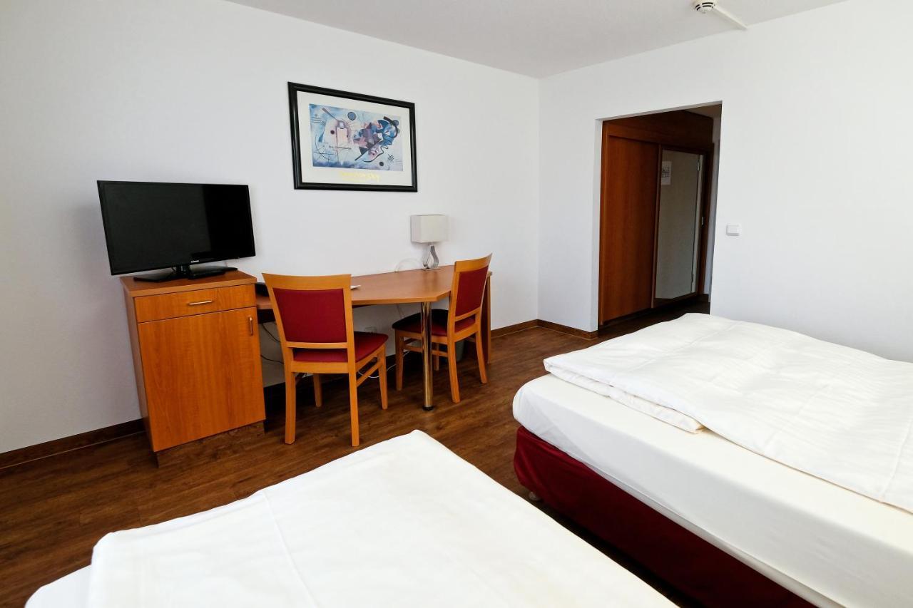 Apart Hotel Sehnde Bagian luar foto