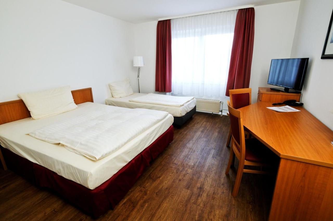 Apart Hotel Sehnde Bagian luar foto