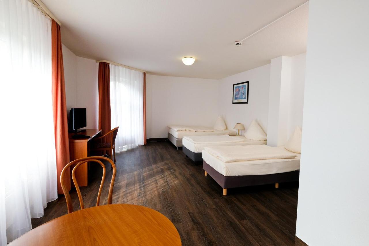 Apart Hotel Sehnde Bagian luar foto