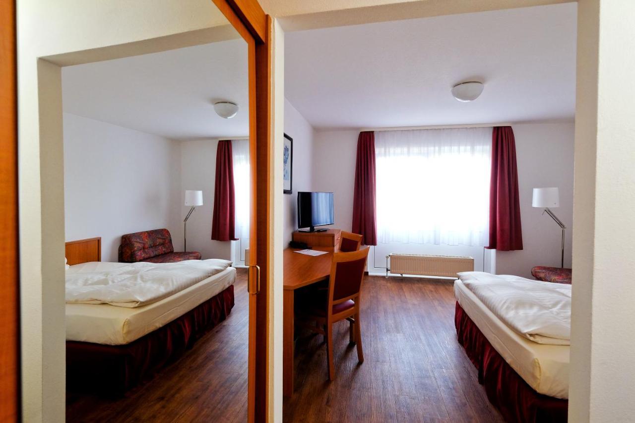 Apart Hotel Sehnde Bagian luar foto