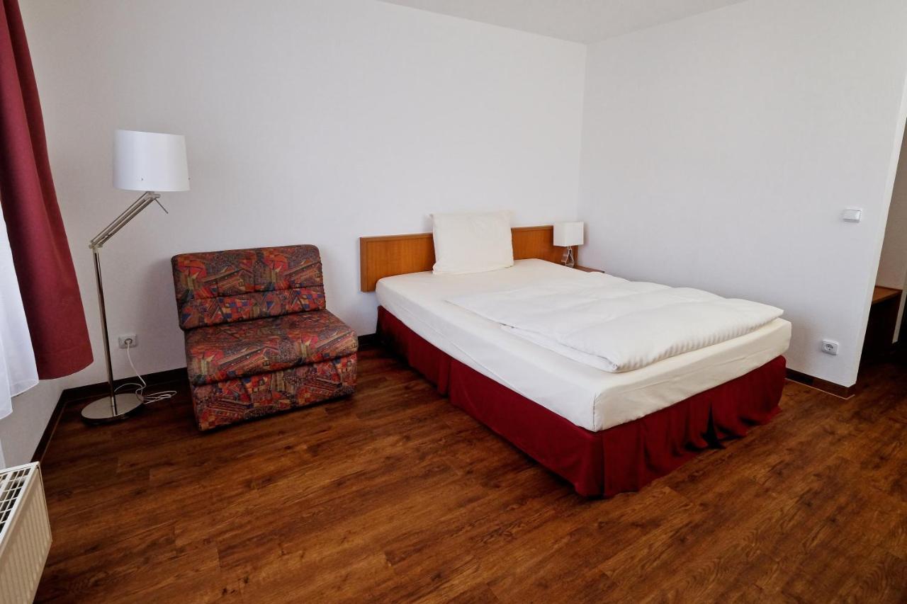 Apart Hotel Sehnde Bagian luar foto