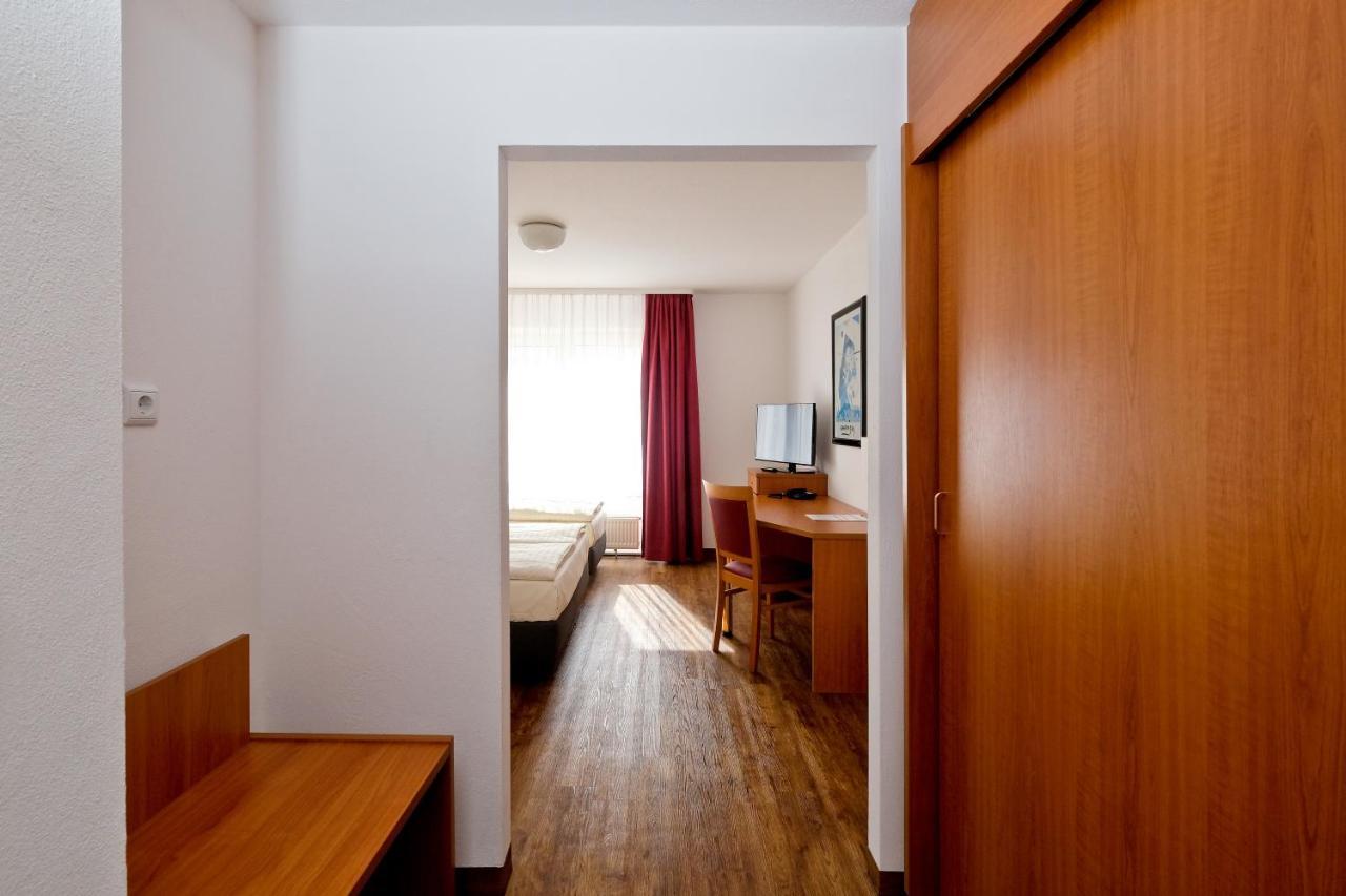 Apart Hotel Sehnde Bagian luar foto