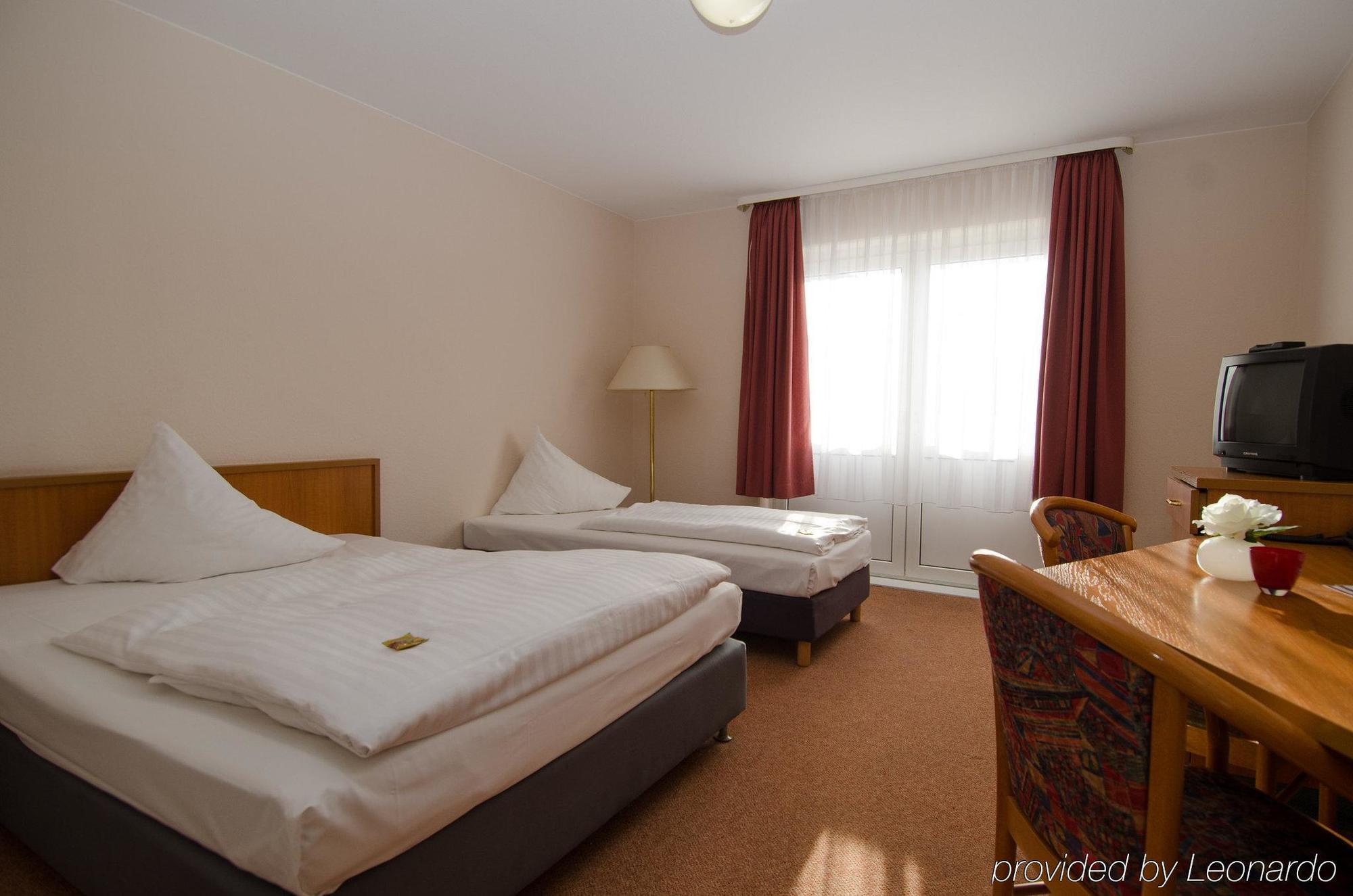 Apart Hotel Sehnde Bagian luar foto