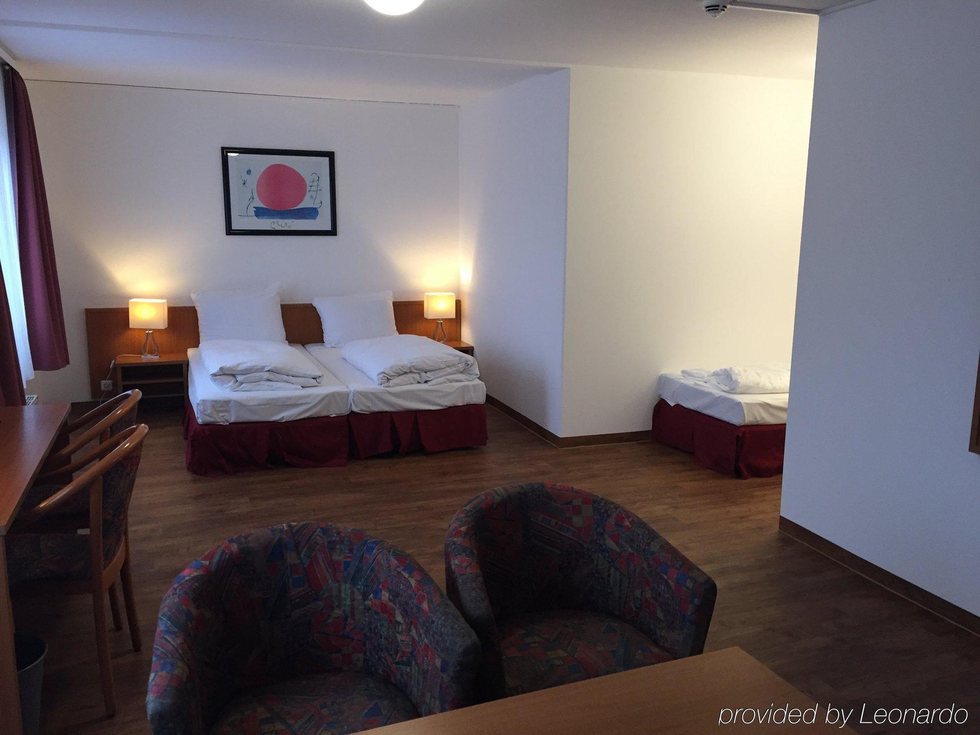 Apart Hotel Sehnde Bagian luar foto