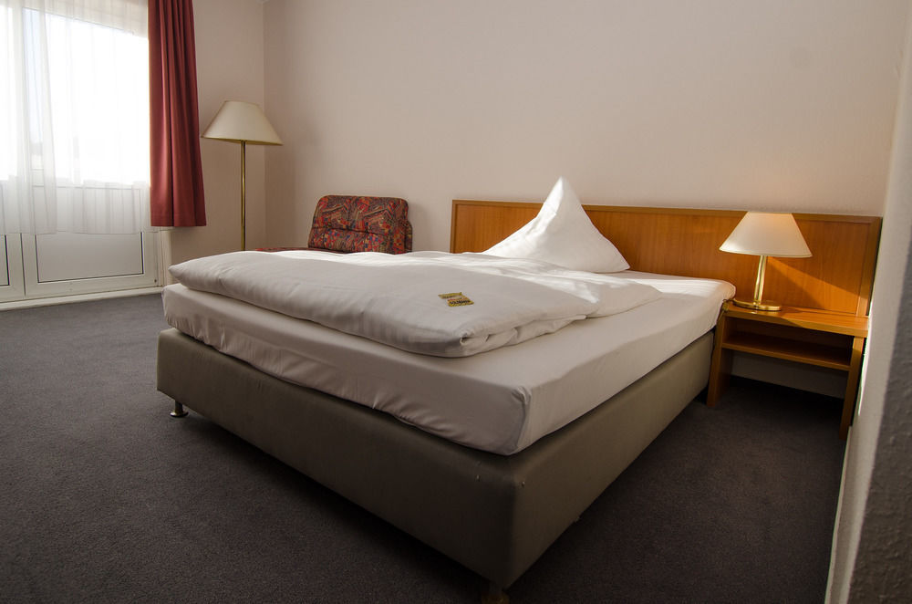 Apart Hotel Sehnde Bagian luar foto