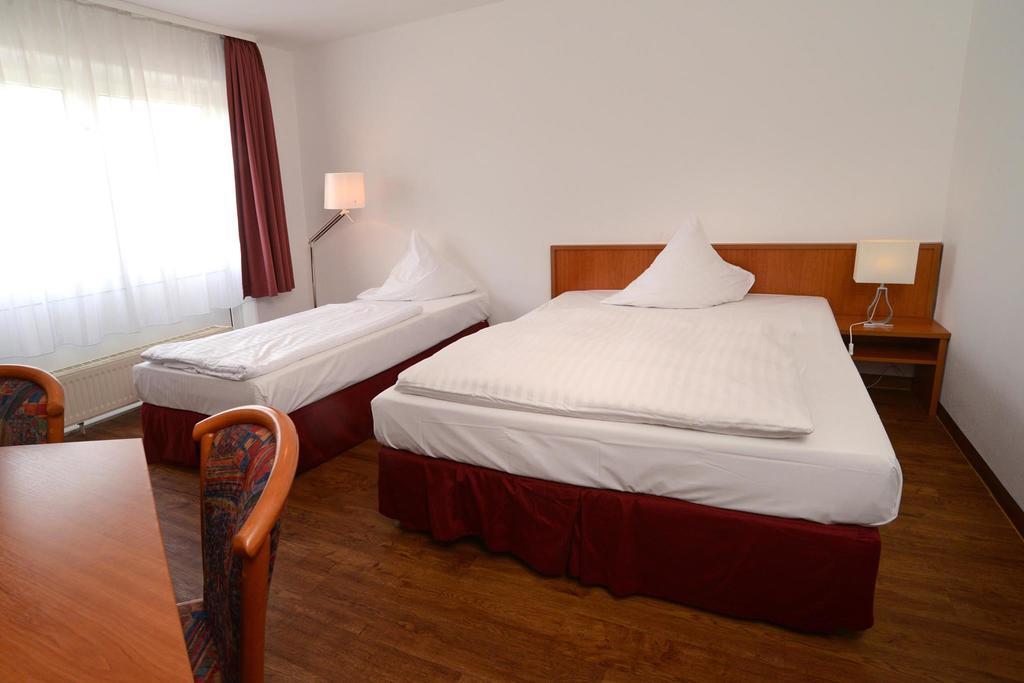 Apart Hotel Sehnde Bagian luar foto