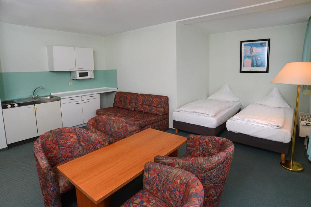 Apart Hotel Sehnde Bagian luar foto