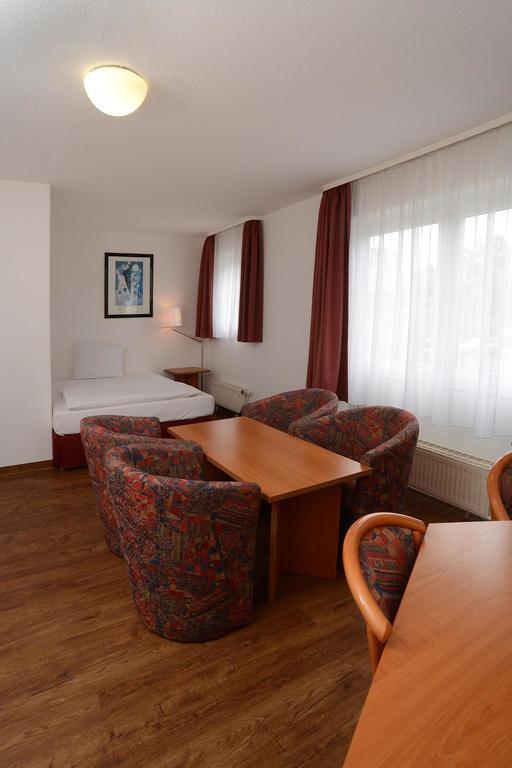 Apart Hotel Sehnde Bagian luar foto
