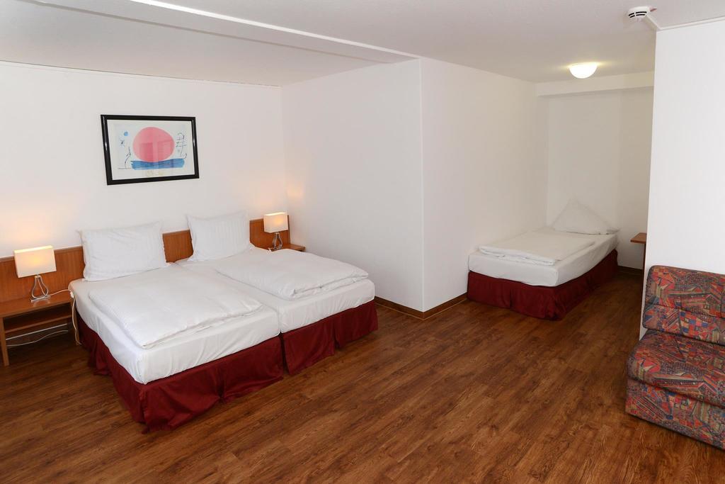 Apart Hotel Sehnde Bagian luar foto