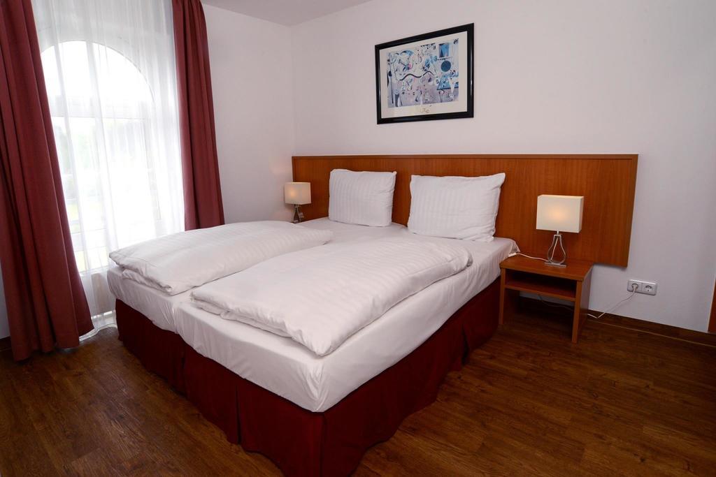 Apart Hotel Sehnde Bagian luar foto