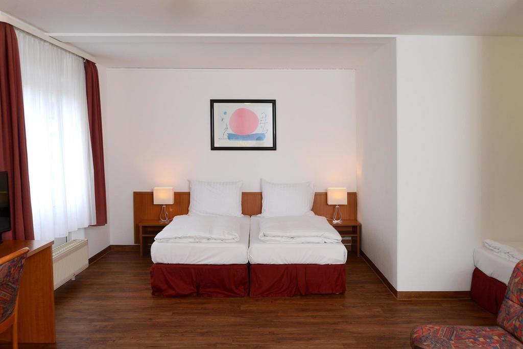 Apart Hotel Sehnde Bagian luar foto