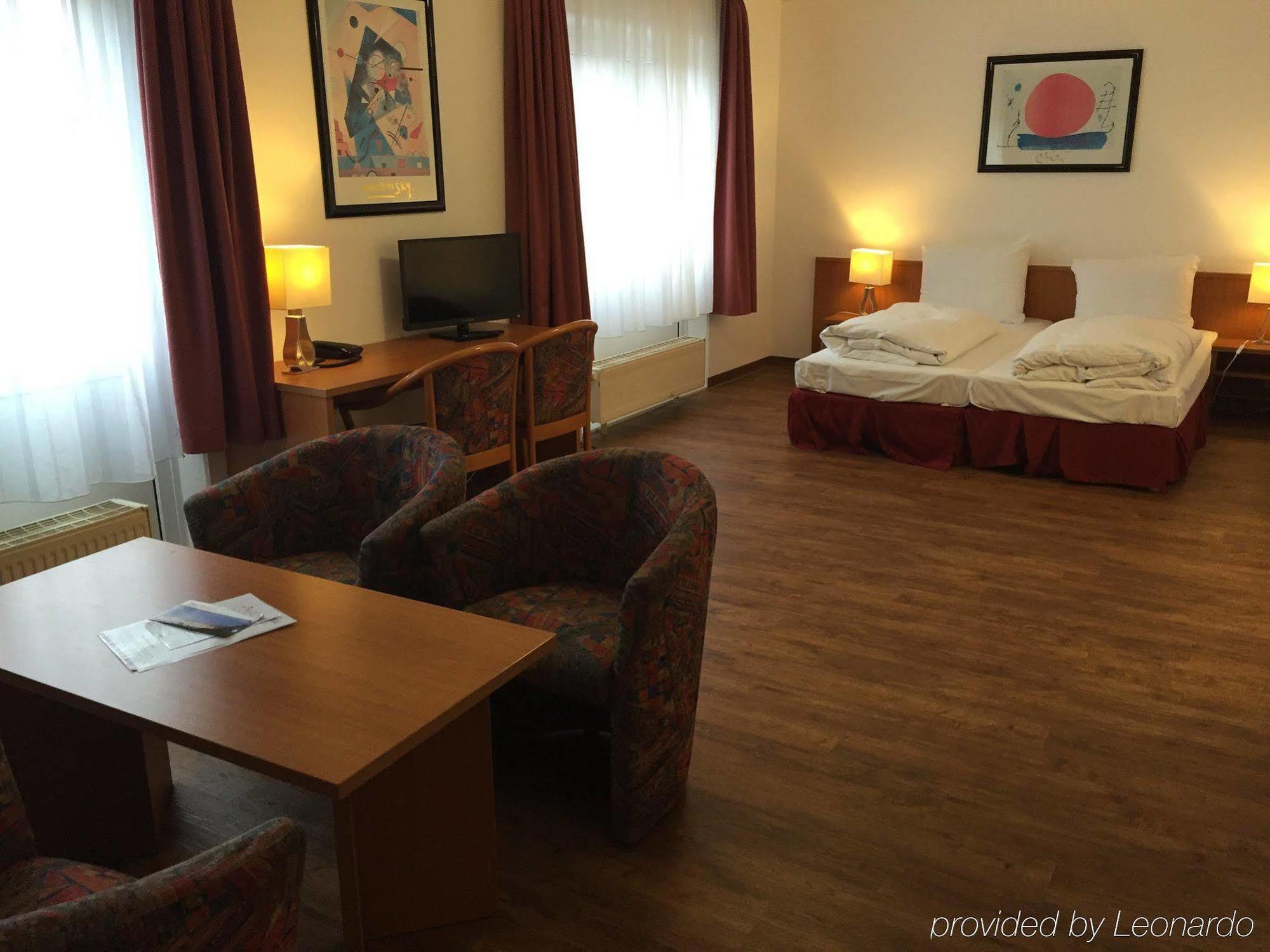Apart Hotel Sehnde Bagian luar foto
