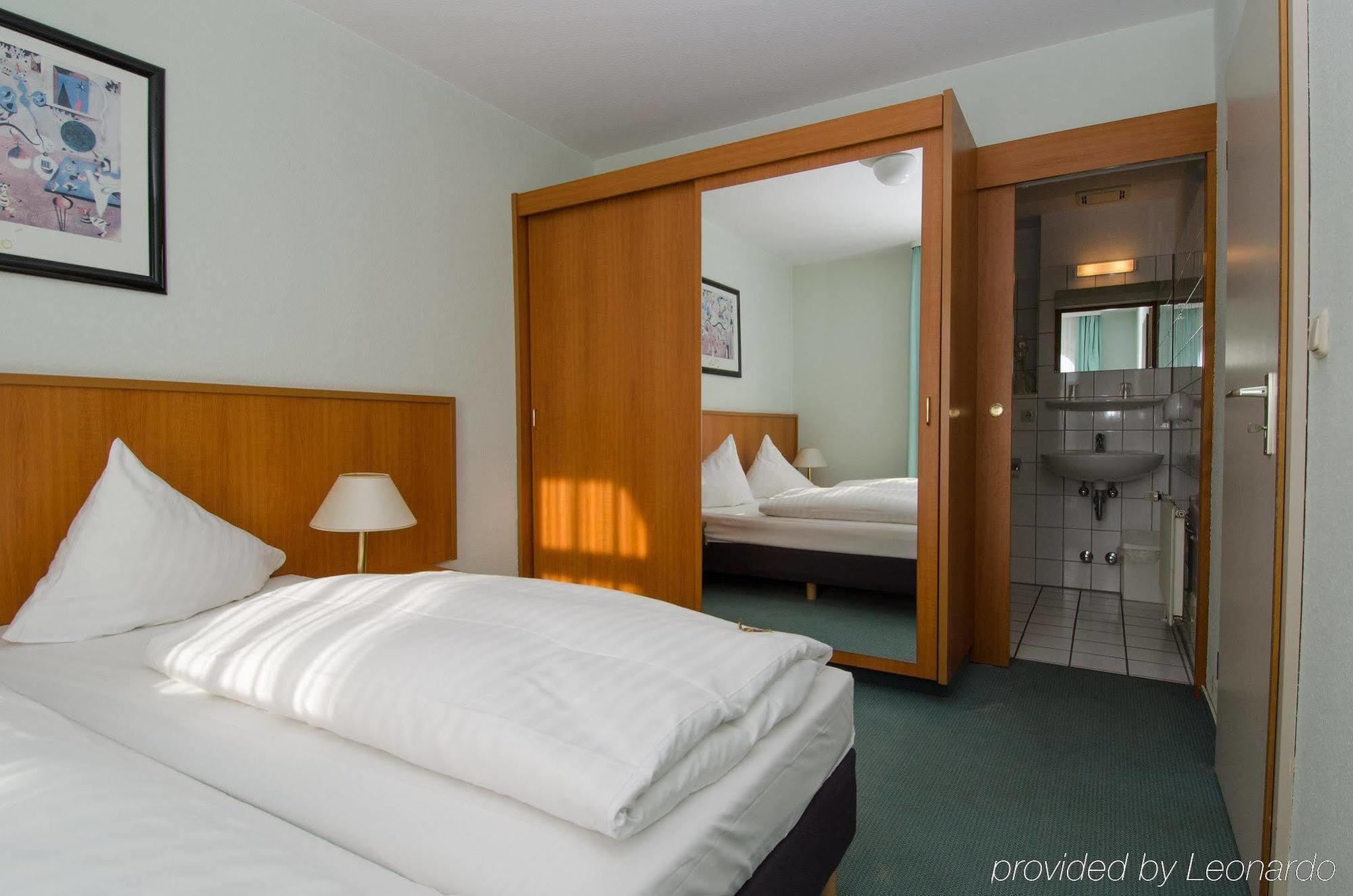 Apart Hotel Sehnde Bagian luar foto