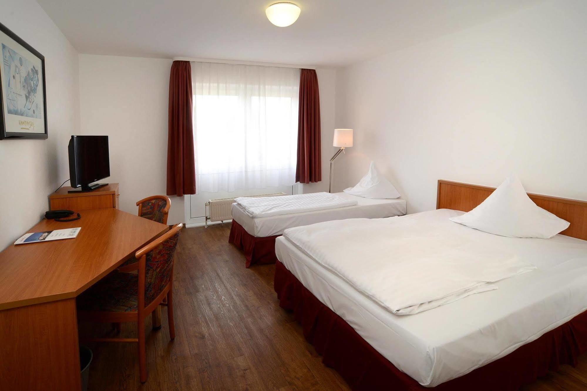 Apart Hotel Sehnde Bagian luar foto