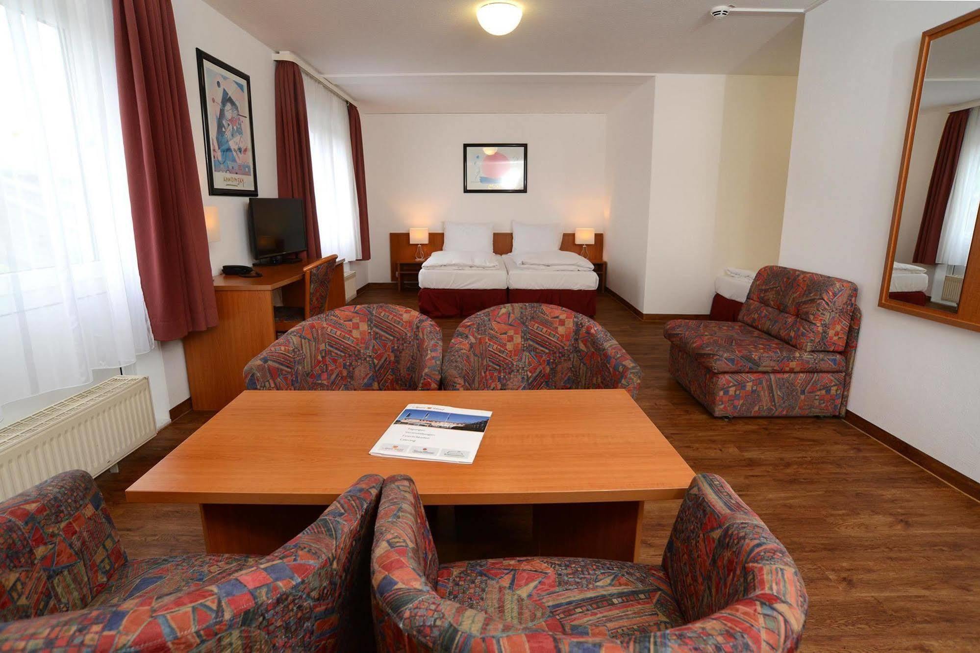 Apart Hotel Sehnde Bagian luar foto