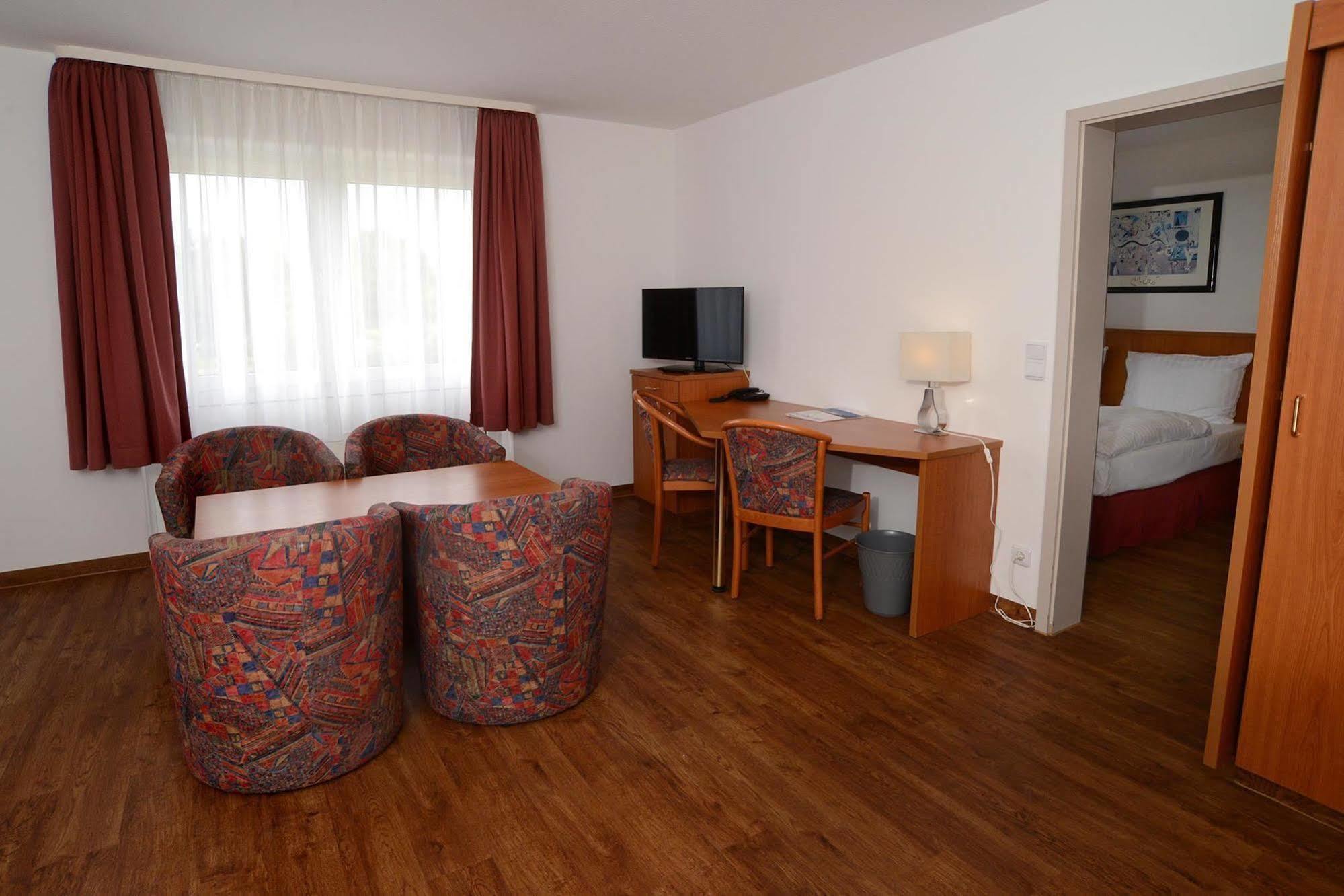 Apart Hotel Sehnde Bagian luar foto